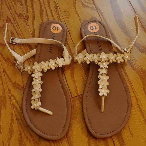 Sandals - Picture 1 of 4